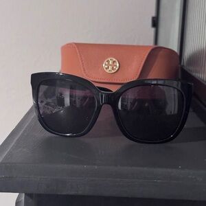 Like new Tory Burch Sunglasses -  Black